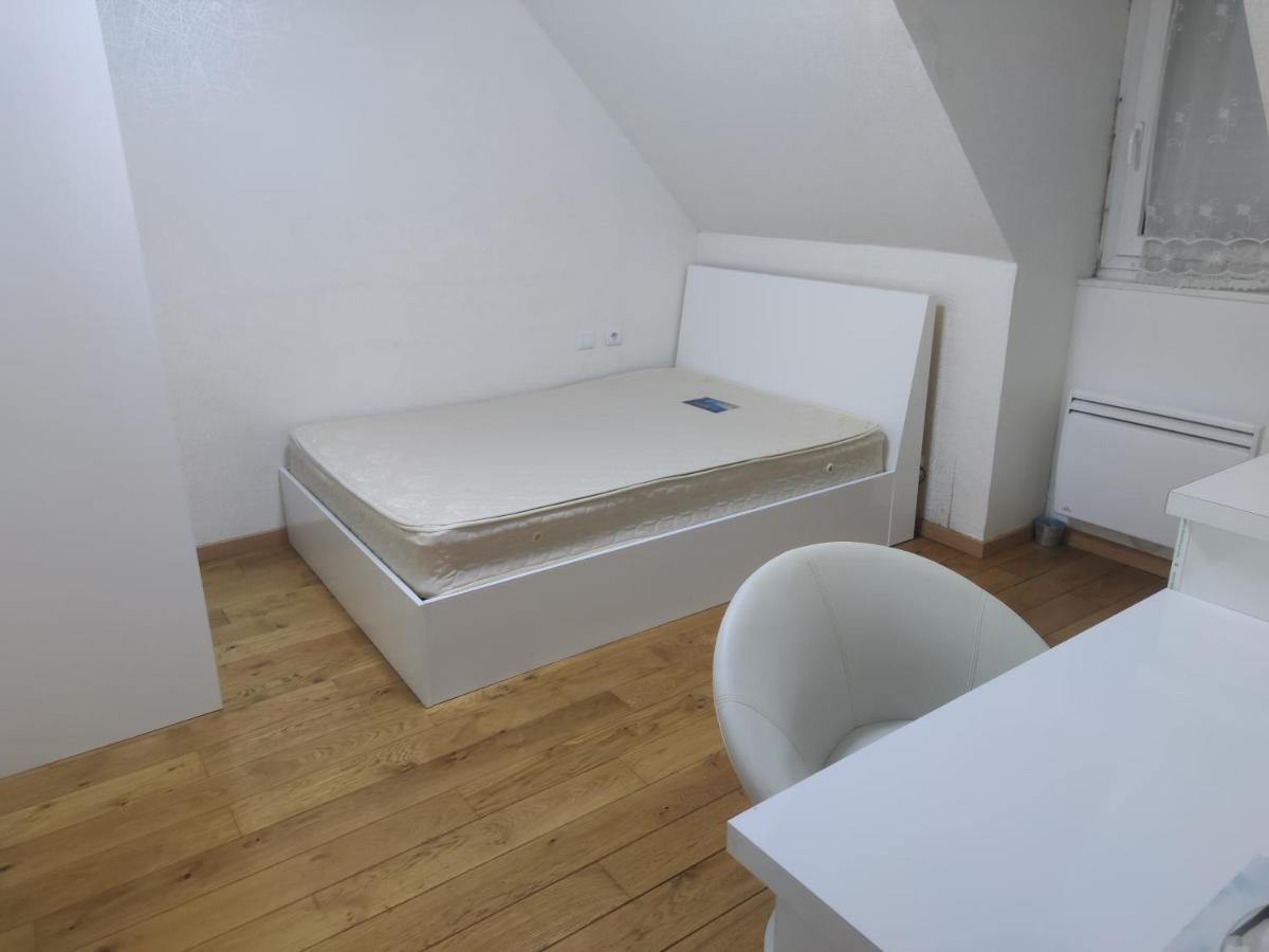 Chambre Privee A Bobigny -Salle De Bain Et Toilettes Sont Commune, -Pas De Cuisine エクステリア 写真