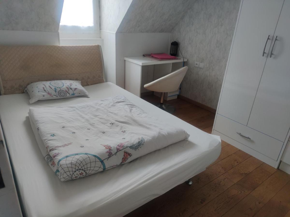 Chambre Privee A Bobigny -Salle De Bain Et Toilettes Sont Commune, -Pas De Cuisine エクステリア 写真